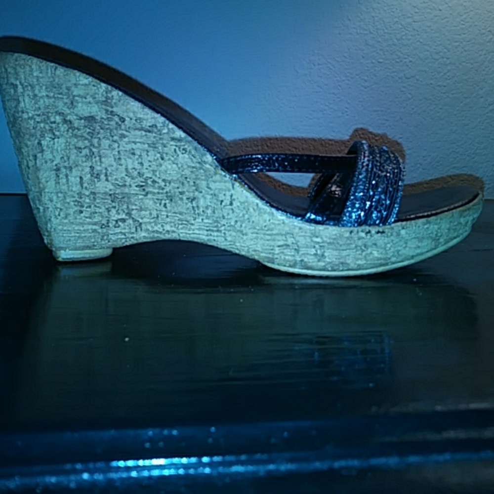 Shoes - Picture 3 of 4